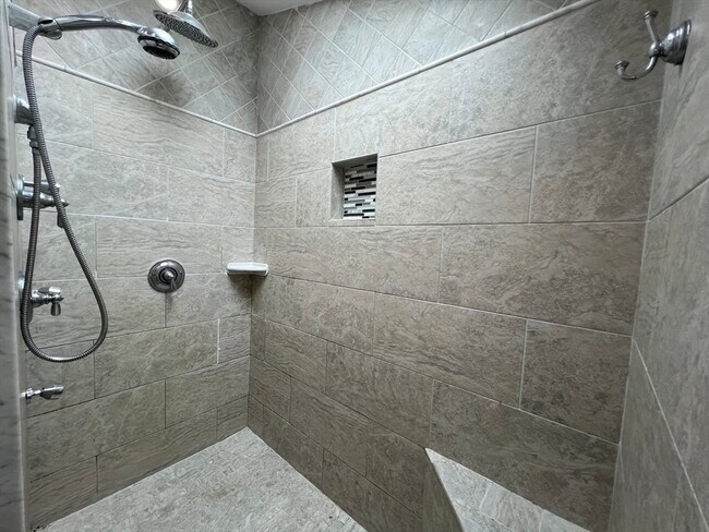 Building Photo - 41 Cleveland Ave