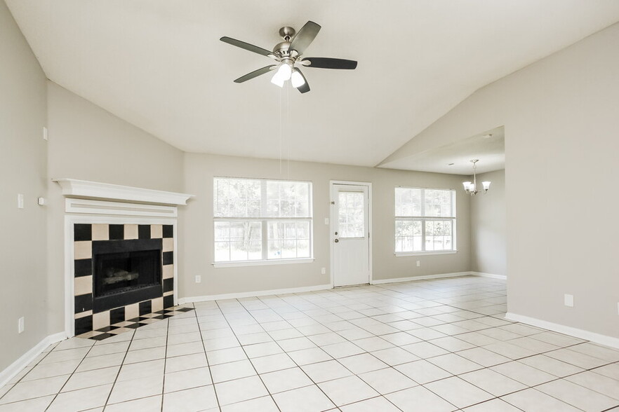 Building Photo - 4471 Bishop Hills Dr
