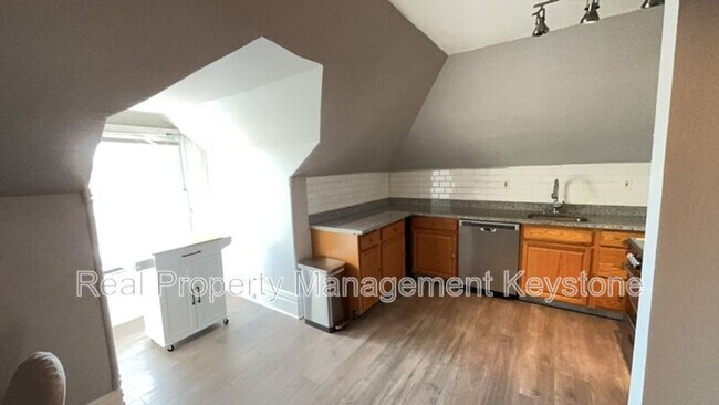 Building Photo - 923 Chislett St