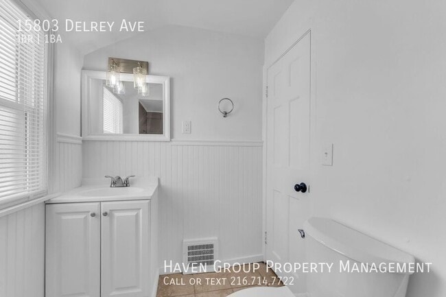 Building Photo - 15803 Delrey Ave