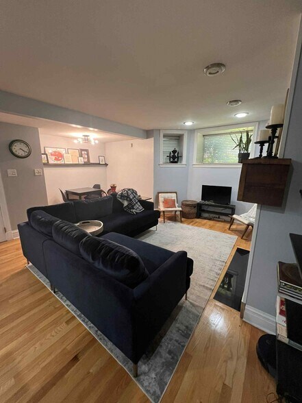 Living Room - 2833 N Burling St