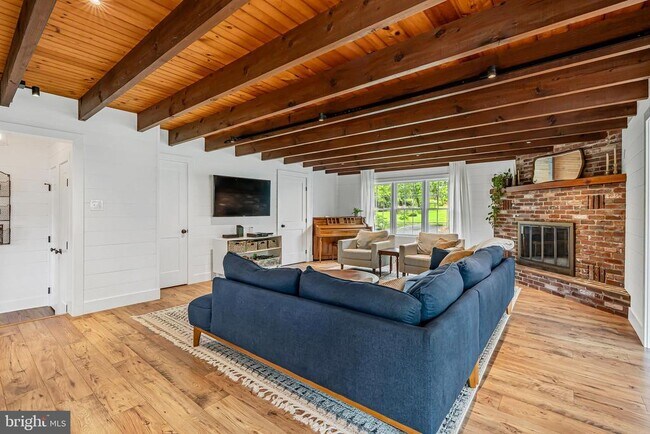 Building Photo - 2406 Upper Ridge Rd