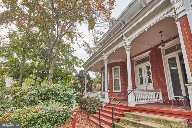 Building Photo - 1412 Delaware Ave