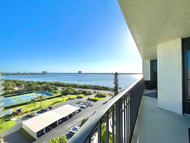 Building Photo - 5420 N Ocean Dr