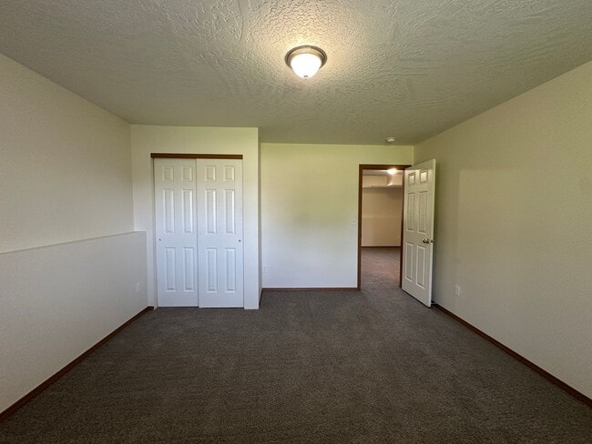 Building Photo - 419 N Arbutus Ave