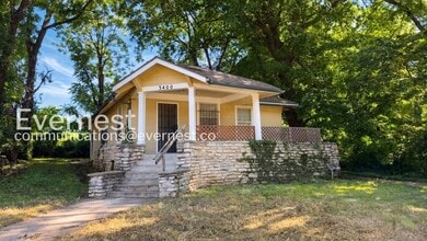 Building Photo - 2 Bed/1 Bath Home with Off-Street Parking / Available Now!