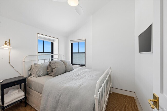 Building Photo - 610 Park Ave