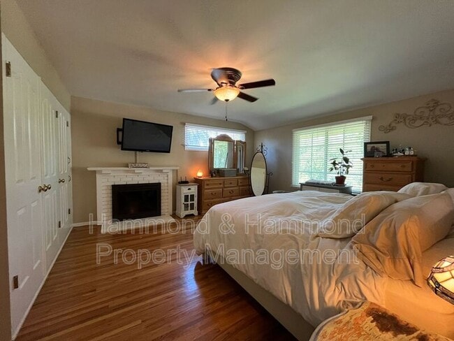 Building Photo - 8422 Fable Ave