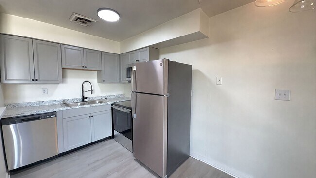 Building Photo - 9634 Elnora St
