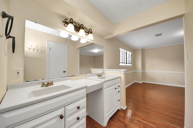 Building Photo - 11411 Briar Forest Dr