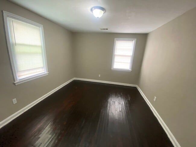 Building Photo - **ON HOLD**Total Electric 2 Bedroom / 1 Ba...