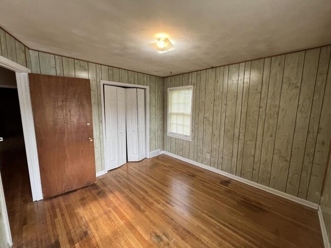 Building Photo - 2870 Dumbarton Oaks Dr