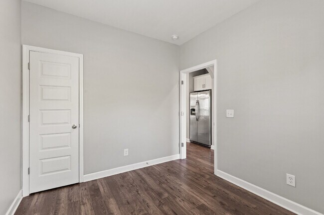 Building Photo - Luxury End-Unit Townhome Near 386 & Long Hollow Pike | Designer Finishes, Prime Location & Mainte...