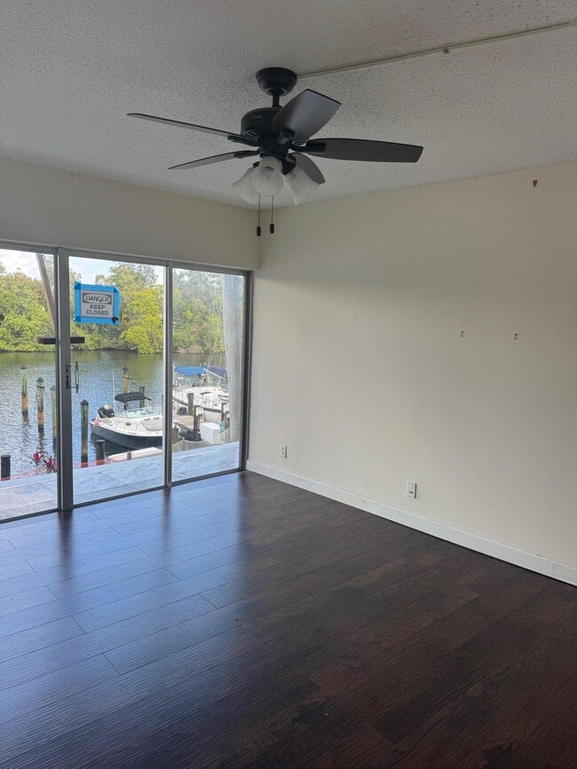 Building Photo - 1319 E Hillsboro Blvd