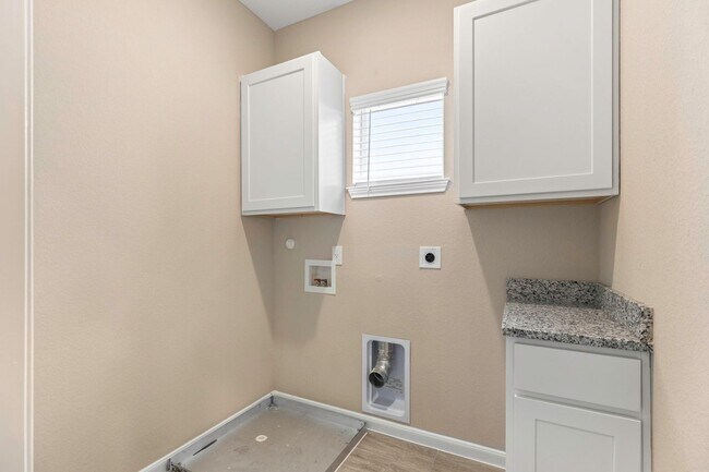 Building Photo - Brand New 3/2.5 Minutes to Randolph AFB