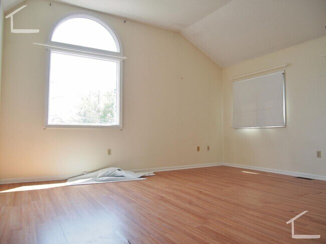 Building Photo - NO FEE! XL House w 2 Parking Inc, Laundry I/U -- New Hardwood Flooring, Pet Friendly, 2 Parking S...