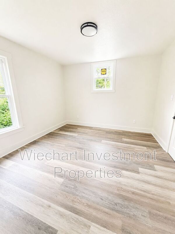 Building Photo - 514 N Shore Dr