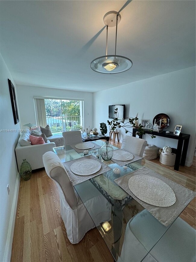 Building Photo - 1225 NE 124th St