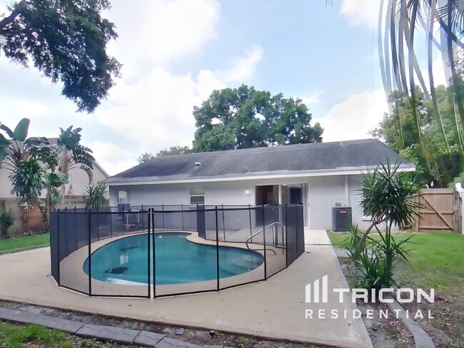 Building Photo - 653 Sand Ridge Dr