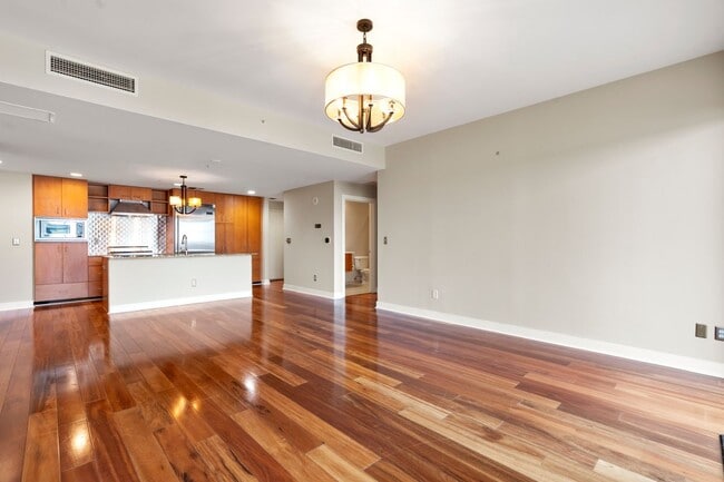 Building Photo - 1208 E Kennedy Blvd