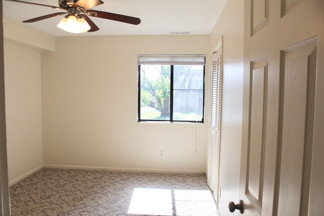 Building Photo - 1030-3 Blue Ridge Dr
