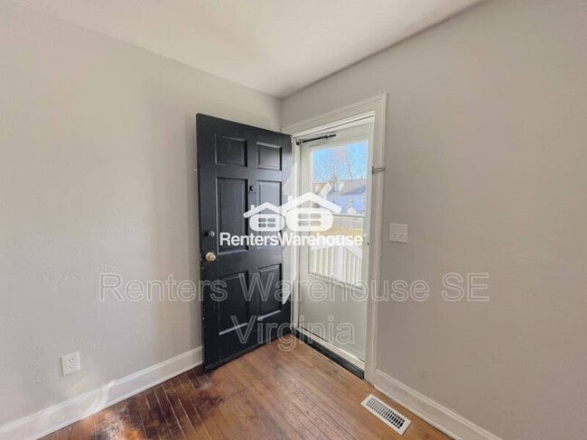 Building Photo - 459 Algonquin Rd