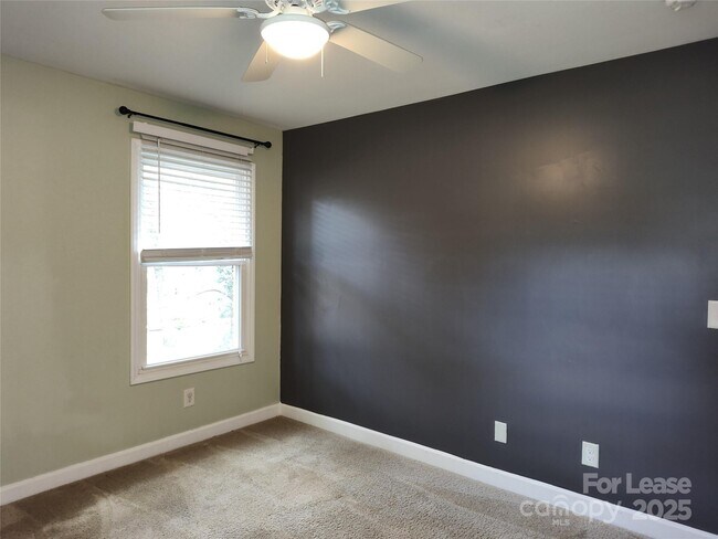 Building Photo - 303 Cedarwood Ln