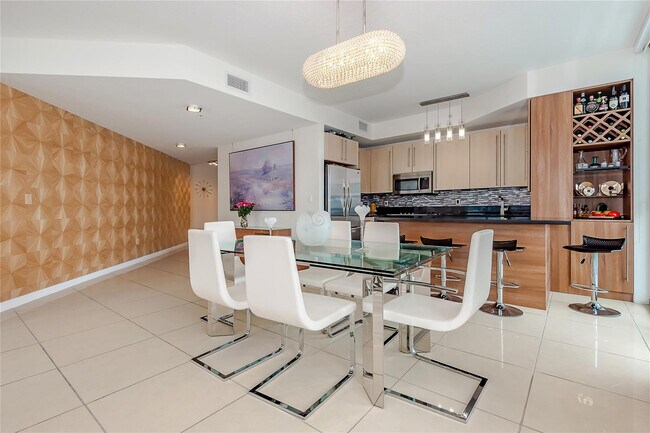 Building Photo - 1111 SW 1st Ave