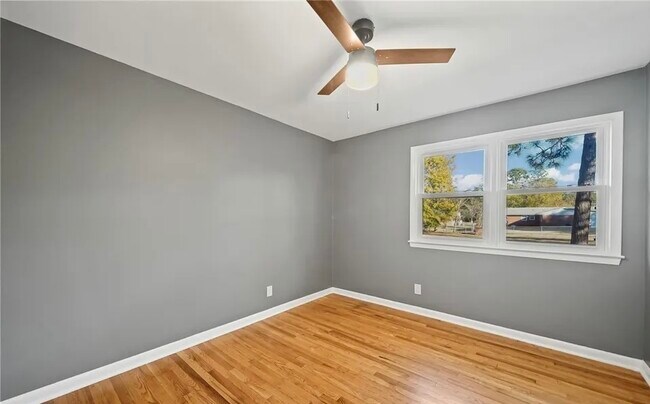 Building Photo - 2529 Sycamore St