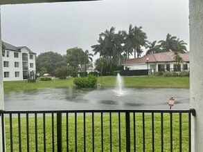 Building Photo - 402 Villa Cir