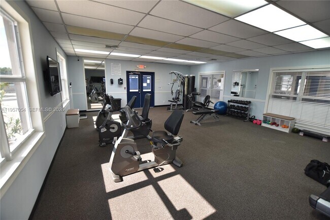 Building Photo - 2750 Emory Dr W