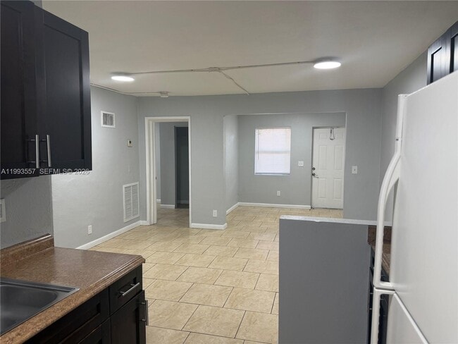 Building Photo - 1270 NW 9th St