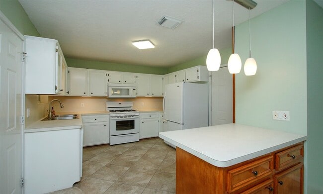 Building Photo - 6867 Stillwater Dr