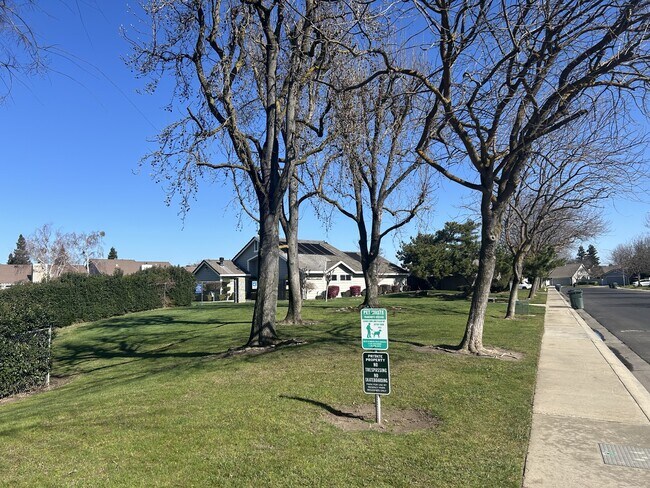 Building Photo - 2252 Southport Ln