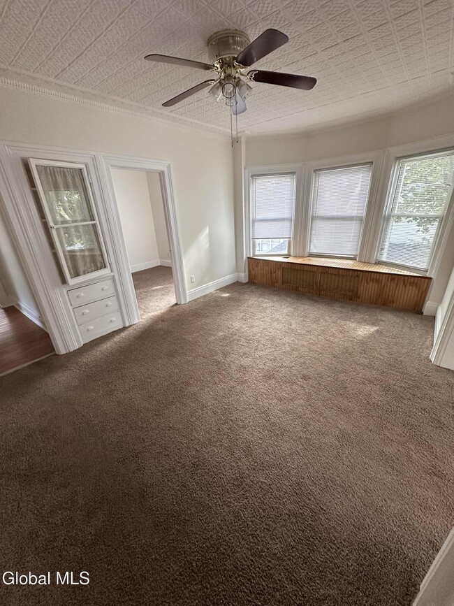 Building Photo - 425 6th Ave