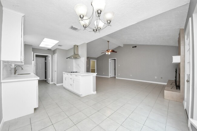 Building Photo - 10707 Shannon Hills Dr