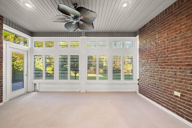 Building Photo - 255 Cll Escada