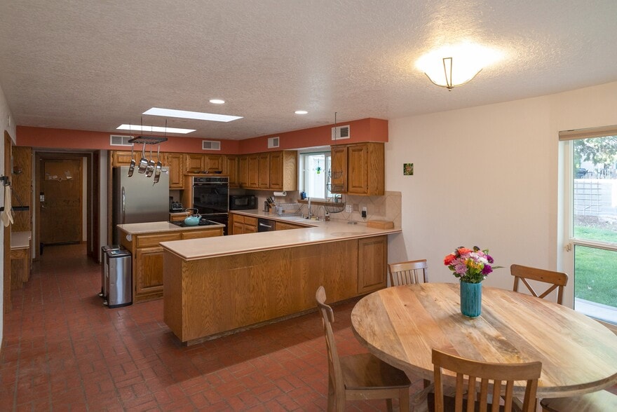 Building Photo - 9316 Tanoan Dr NE