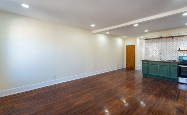 Building Photo - 5003 Pine St