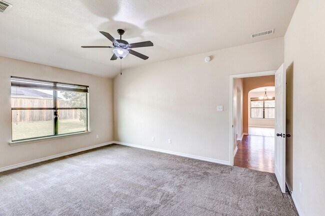 Building Photo - 2405 Coy Dr