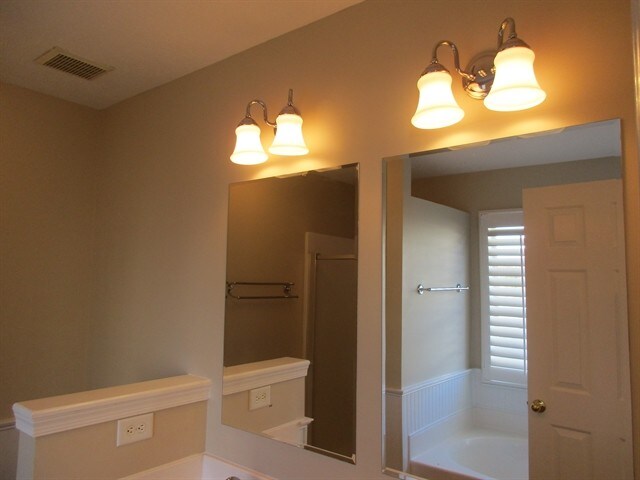 Building Photo - 1434 Hilltop Dr