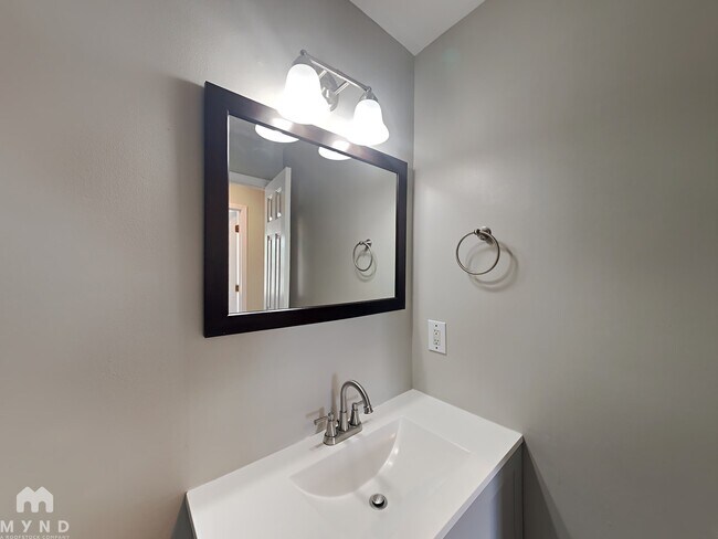 Building Photo - 4963 McKinley Dr