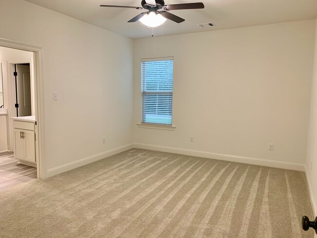 Building Photo - 3BD/2.5BA Townhome in Cottages at Universi...