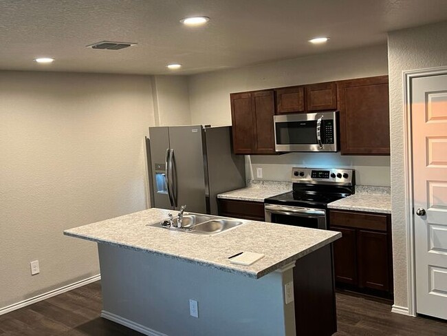 Building Photo - *Valentine's Day Promotion!* Three Bedroom...