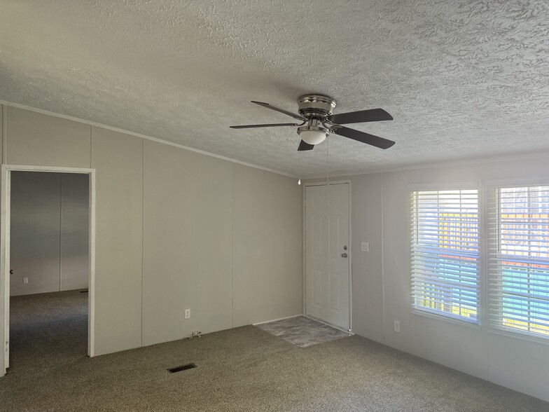 Building Photo - 4085 Midway Rd