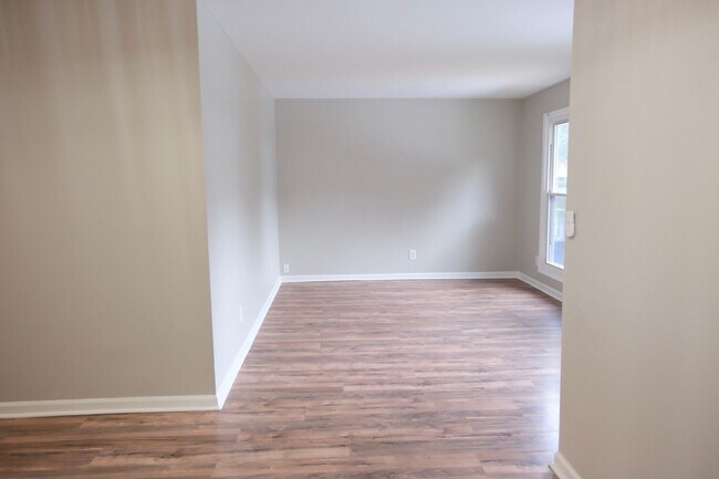 Building Photo - Pinckney