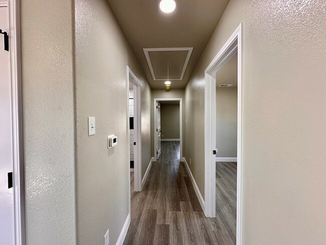 Building Photo - 1012 W 26th St