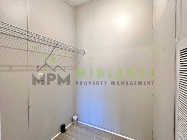 Building Photo - 323 Tabor Dr