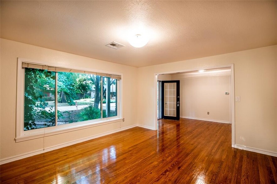 Building Photo - 1400 Huntington Way