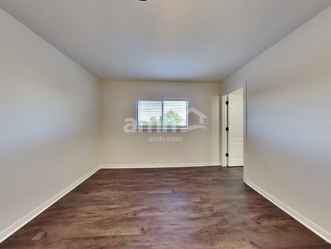 Building Photo - 1310 Laurel Lake